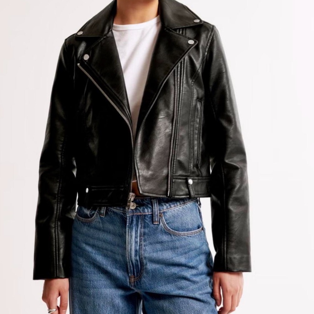 Abercrombie & Fitch women’s vegan leather moto biker jacket in black size M
